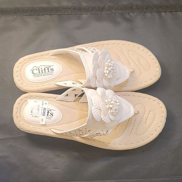 BRAND CLIFFS by White MOUNTAIN WOMEN CYNTHIA DRESSY FLORAL  DESIGN THONG SANDAL - Picture 9 of 14